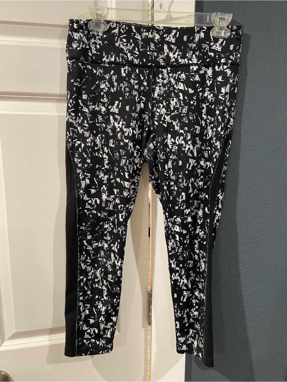 Express Black & White Printed Leggings